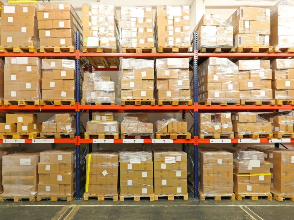 Amazon FBA storage solutions — short-term free storage and cost-efficient long-term warehousing.